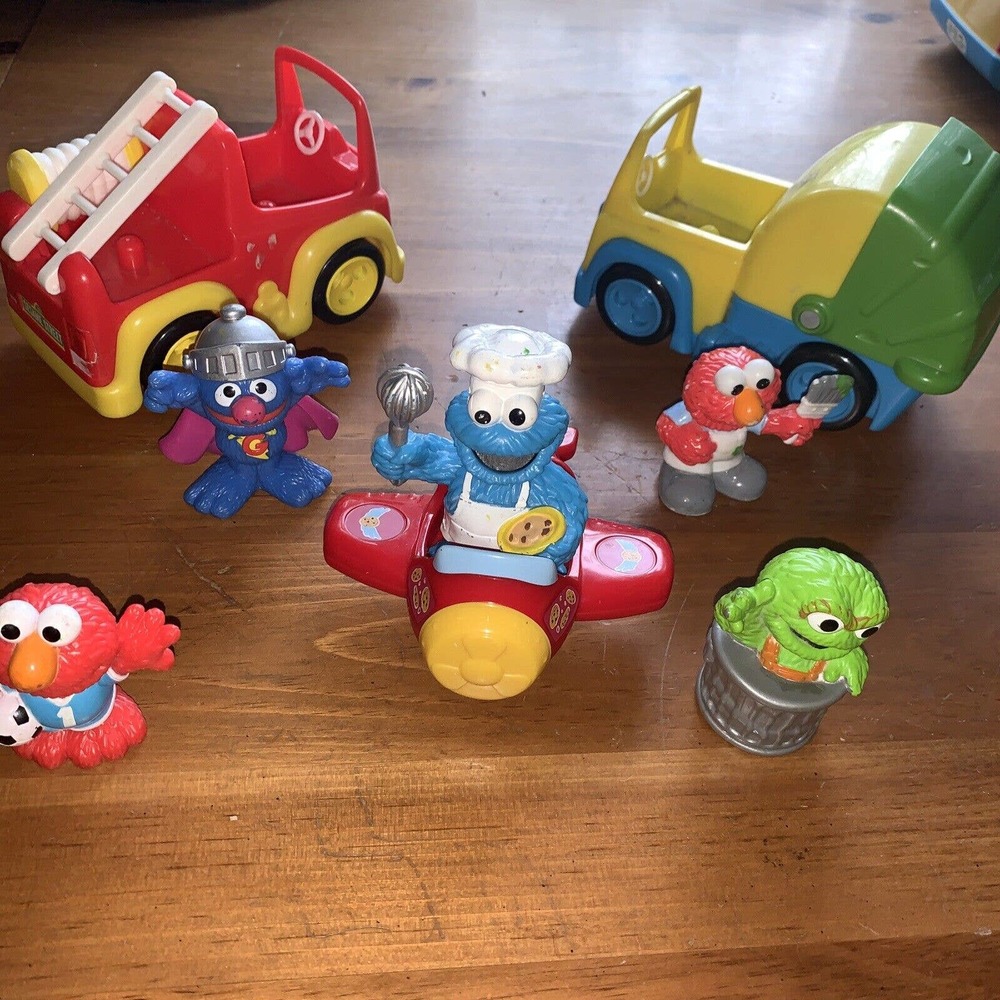 Hasbro 2010-13 Sesame Street Workshop Airplane,fire truck, & stroller + figures